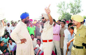 A protester in Lambi arguing with a policeman. 