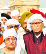 BJP leader LK Advani and his wife at the Golden Temple