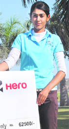 Nalini Singh Siwach with the winner�s cheque at the Panchkula Golf Course on Wednesday. 