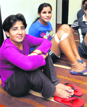 Kabaddi players Anu (left) and Jaspreet who suffered injuries in the bus mishap. 