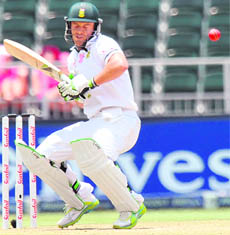 South Africa�s AB de Villiers ducks a bouncer in the second Test against Australia in Johannesburg on Saturday. 
