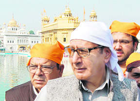 Chaudhary Shujaat Hussain at the Golden Temple