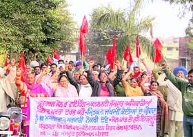 Pendu Mazdoor Union workers hold a protest at Shahkot on Tuesday