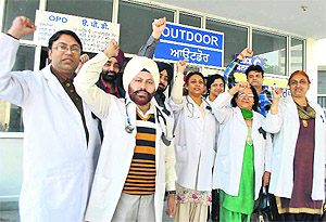 Doctors protest at Mata Kaushalya Hospital in Patiala. 