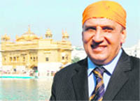 Syed Asif Hashmi, Chairman of Pakistan�s Evacuee Trust Property Board, at the Golden Temple