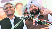 PPCC chief Capt Amarinder Singh and MLA Sunil Jhakhar in Abohar