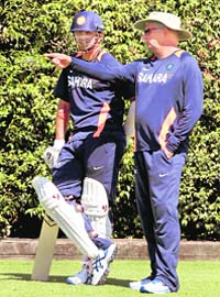Duncan Fletcher (R) and Rahul Dravid talk during a training session in Sydney on Sunday. India and Australia play their second Test starting on Tuesday