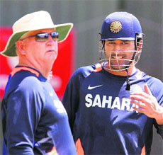 Mahendra Singh Dhoni (R) talks to coach Duncan Fletcher during a training session at the WACA in Perth on Wednesday. 