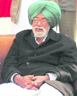Gurdas: Chooses to attack Cong