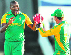 South Africa's Lonwabo Tsotsobe (L) and AB de Villiers celebrate during the first ODI against Sri Lanka in Paarl on Thursday. Lanka were bowled out for 43. 