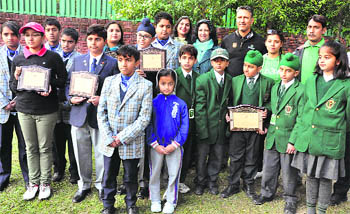 Jeev Milkha Singh (C) with young achievers at the Chandigarh Golf Club Academy on Thursday. 