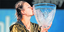 Victoria Azarenka of Belarus kisses the trophy after defeating Li Na in the final on Friday.