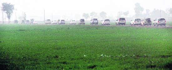SAD chief Sukhbir Badal�s cavalcade moves through a village in Jalalabad constituency and (top) villagers present him a 'siropa'