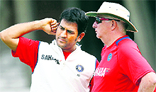 MS Dhoni (L) with coach Duncan Fletcher