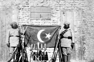 Flag and weapons of the Turkish army captured during the Gallipoli campaign