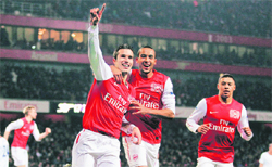 Arsenal's Robin van Persie (L) celebrates after scoring his second penalty with Theo Walcott during the fourth round FA Cup match against Aston Villa at the Emirates Stadium in London, on Sunday. 