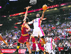 LeBron James (R) of Miami Heat gets past Omri Casspi of Cleveland Cavaliers to score during their NBA game in Miami on Wednesday.