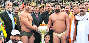 Exacutive officer (SSKSB) Sukdev Singh Sambyal along with others honour Rehmat Ali (R) at the Shiv Khori Kesari Championship on Tuesday. 