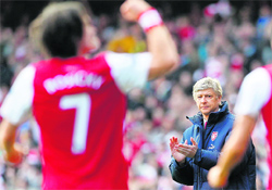 Arsene Wenger (R) applauds Tomas Rosicky�s goal against Tottenham Hotspurs in London on Sunday. 