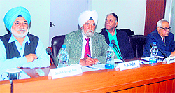 CRRID chief Sucha Singh Gill (L), economist Dr SS Johl (C) and Draft Water Policy chairman Dr SR Hashim at a workshop in Chandigarh
