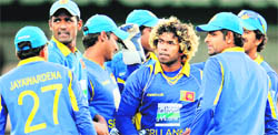 Sri Lankan cricketers have shown great fighting spirit to reach the final of the tri-series.