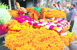 Patiala florists prepare for the big day.