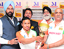 Rana Sodhi, Sandeep Jajodia, Suranjoy Singh, Gurbax Singh Sandhu and Ravinder Talwar with the symbloic torch for the �Go for Gold� initiative in Chandigarh on Wednesday