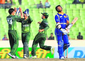 Pakistan's wicketkeeper Sarfraz Ahmed (2L) congratulates Aizaz Cheema (L) after the dismissal of Sri Lanka�s Kumar Sangakkara (R) at the Sher-e-Bangla Stadium in Dhaka on Thursday