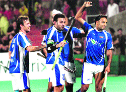 Chandigarh Comets celebrate Rehan Butt�s (C) goal against Pune Strykers in Chandigarh on Monday. Comtes won the match 4-3.