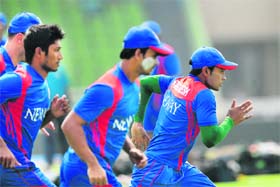 Bangladesh captain Mushfiqur Rahim (R) sprints with teammates during a training session on the eve of their Asia Cup final against Pakistan at the Sher-e-Bangla National Stadium in Dhaka on Wednesday
