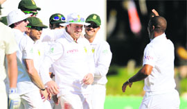 South Africa's Vernon Philander (R) celebrates the wicket of New Zealand's Doug Bracewell, his 50th Test wicket, in Wellington on Sunday