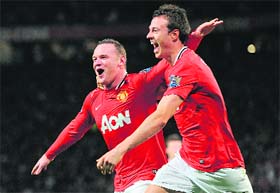 Manchester United's Wayne Rooney (L) celebrates with Jonny Evans after scoring the winner against Fulham in Manchester on Monday. Manchester United won 1-0