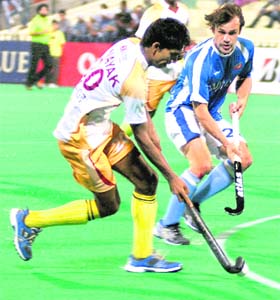Players of Karnataka Lions (L) and Chandigarh Comets in action during their match in Chandigarh on Thursday