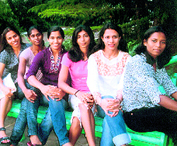 Jauna Murmu, Mandeep Kaur, Ashwini AC, Tiana Mary Thomas, Sini Jose, Priyanka Panwar