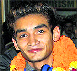 Shiva Thapa, who is 18 years old, beat Japan�s Satoshi Simizu 31-17 to enter the final