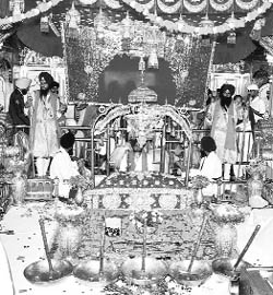A view of 'jalau' (show of splendour) at the Golden Temple. 