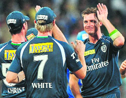 Dale Steyn (R) has bowled with a lot of heart for a luckless Deccan side.