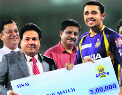 Kolkata Knight Riders' Manvinder Bisla recieves man of the match award at the prize distribution ceremony after their final match against Chennai Super Kings in Chennai on Sunday.