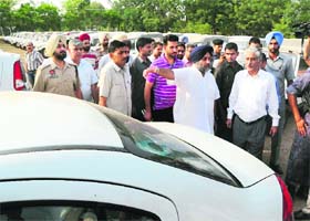 Dy CM Sukhbir Badal inspects the vehicles withdrawn from security