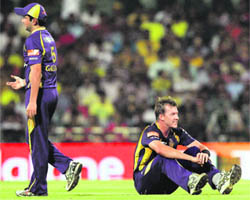 Brett Lee (R) has praised Gautam Gambhir (L) for his fighting qualities and ability to make the dressing room light.