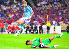 Spain's Fernando Torres (L) jumps over China�s goalkeeper Zeng Cheng during their friendly match leading up to Euro 2012 in Seville on Sunday. � Reuters