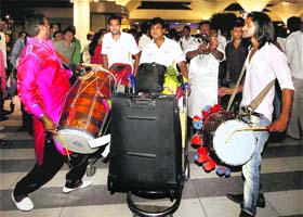 Indian hockey players being welcomed on their arrival at Chatrapati Shivaji International Airport in Mumbai on Monday night