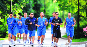 France�s Samir Nasri (L) and Frank Ribery (R) during a training session at the centre in Kircha on Monday.