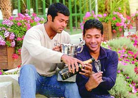 Leander Paes (L) and Mahesh Bhupathi after their WImbledon win in 1999
