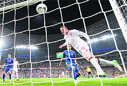 English forward Wayne Rooney (R) scores during their Group D match against Ukraine 