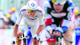 Jeremy Roy (L) competes with Lars Bak in the individual time-trial on Monday.