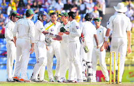 Sri Lanka's Kumar Sangakkara (3rd L) shakes hands with the Pakistan team at the end of the final Test in Pallekele on Thursday. Sri Lanka won the series 1-0. 