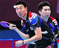 South Korea's Oh Sangeun (L) and Ryu Seungmin play against North Korea's Kim Song-nam and Jang Song-man in men's team first round match