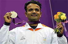 Vijay Kumar with the silver medal he won in the men�s 25m rapid fire pistol