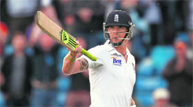 Kevin Pietersen acknowledges the crowd after the close of play finishing on 149 not out during day 3 of the second Test against South Africa.